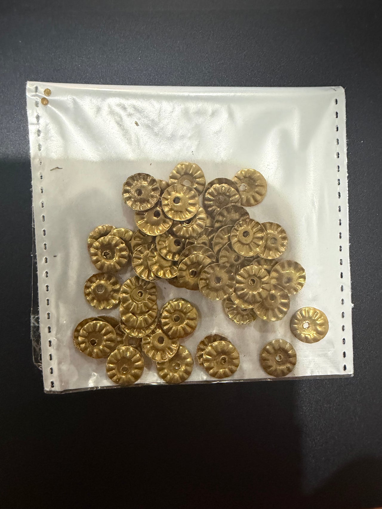 Metal Embellishments - Medium Round Flowers