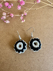 Black & White Wheel Earrings – EM011