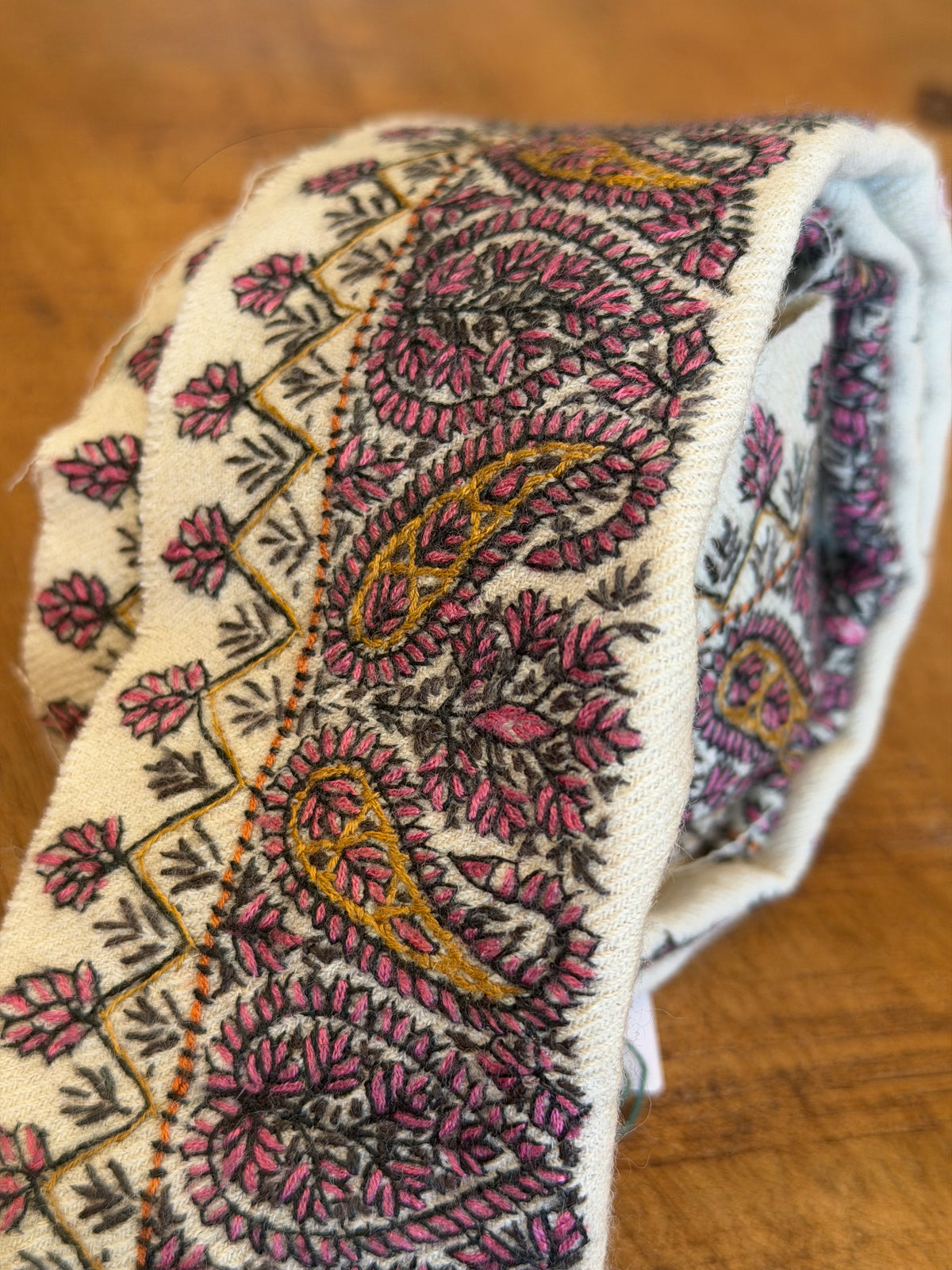 Upcyled Saree Trim – Beige & Pink Paisley – Hand Stitched Wool