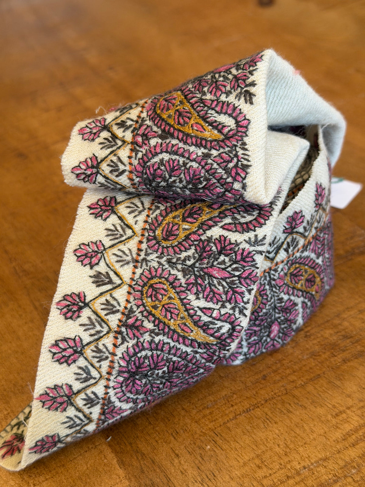 Upcyled Saree Trim – Beige & Pink Paisley – Hand Stitched Wool